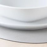 LIND DNA Serene Ash tányéralátét nagy ívelt