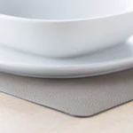 LIND DNA Serene Mole Grey tányéralátét nagy szögletes