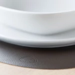 LIND DNA Serene Hazel tányéralátét nagy ívelt