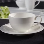 V&B White Pearl reggeliző csésze alátéttel 